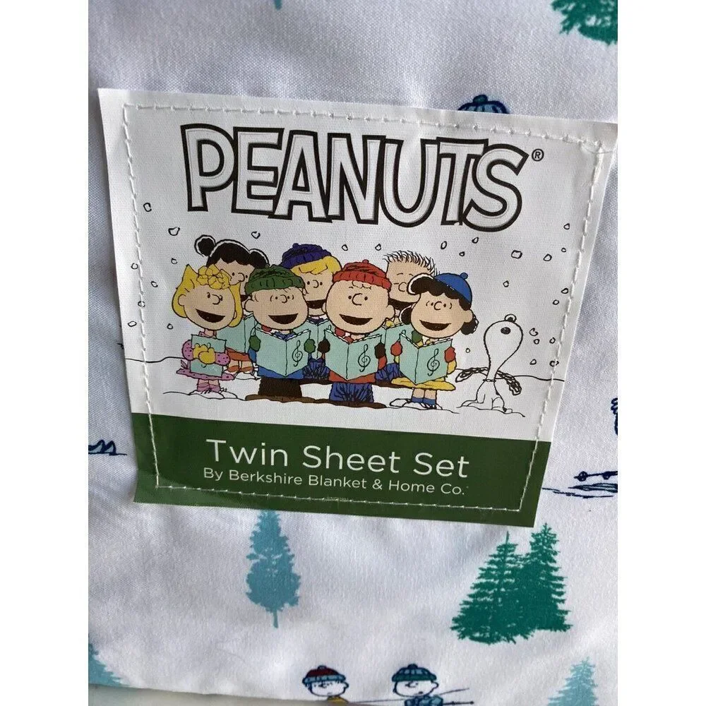 Peanuts Snoopy Charlie Brown Linus Skiing Holiday Christmas TWIN SIZE Sheet Set‎